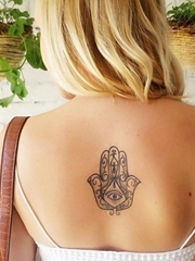 多款女孩背上漂亮的法蒂玛之手纹身图案