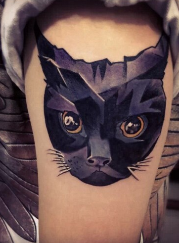 点击大图看下一张：女生手臂彩绘猫咪头纹身图案