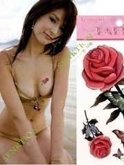 火辣美女胸部红玫瑰纹身图案