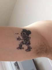 手臂内侧米老鼠骷髅卡通纹身