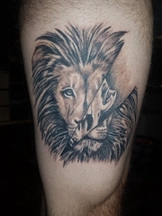 大腿上霸气的狮子头纹身图片