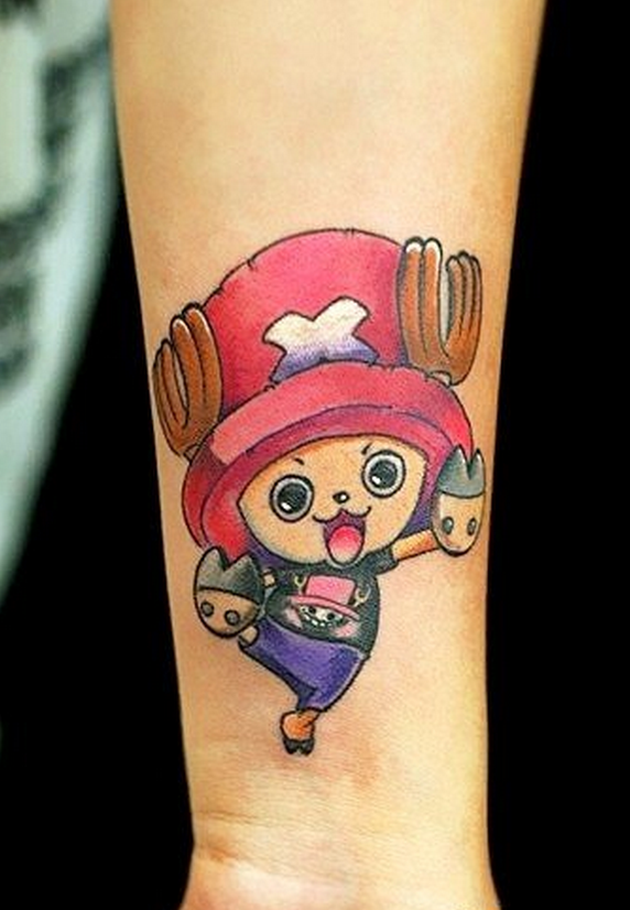点击大图看下一张：手臂卡通海贼王可爱的乔巴纹身图案