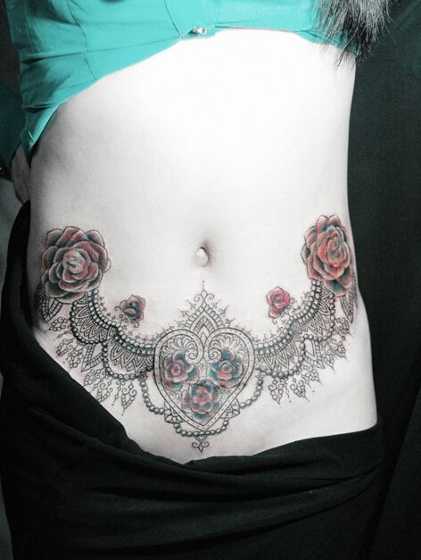 点击大图看下一张：女生性感蕾丝玫瑰爱心腹部个性纹身