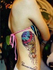 美女精美漂亮的水母纹身图案大全
