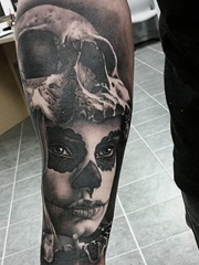 黑灰色的人物肖像纹身女人图案来自纹身师雅各布