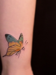脚踝处好看的蝴蝶彩绘纹身