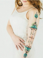 性感美女手臂彩绘个性图腾纹身