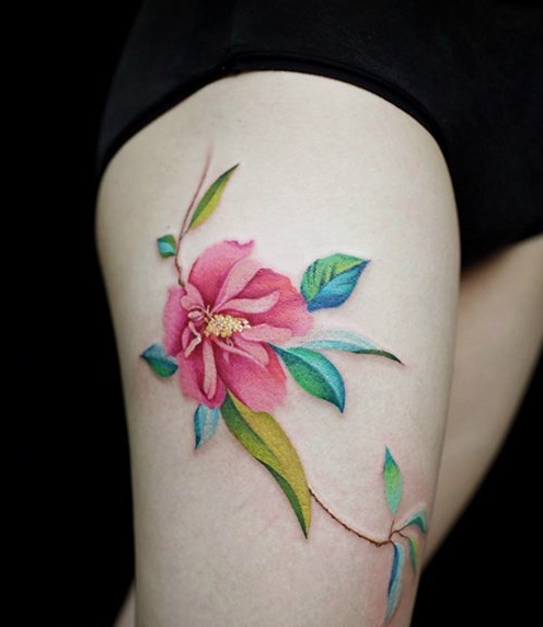 点击大图看下一张：女生大腿小清新彩绘美丽的花蕊纹身图案