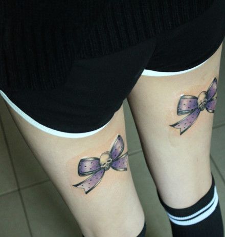 点击大图看下一张：女生腿部时尚的蝴蝶结彩绘纹身图案