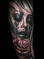 手臂辣眼睛的3d玫瑰与美女肖像纹身图案