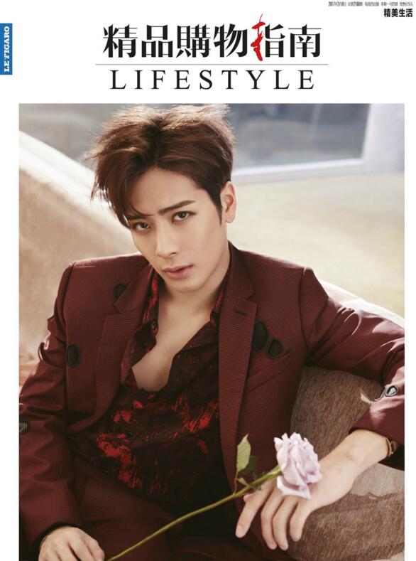 点击大图看下一张：王嘉尔封面画报图片