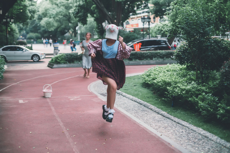 点击大图看下一张：疯兔的日常