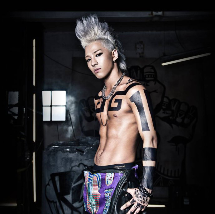 点击大图看下一张：bigbang太阳赤裸上身秀帅气纹身