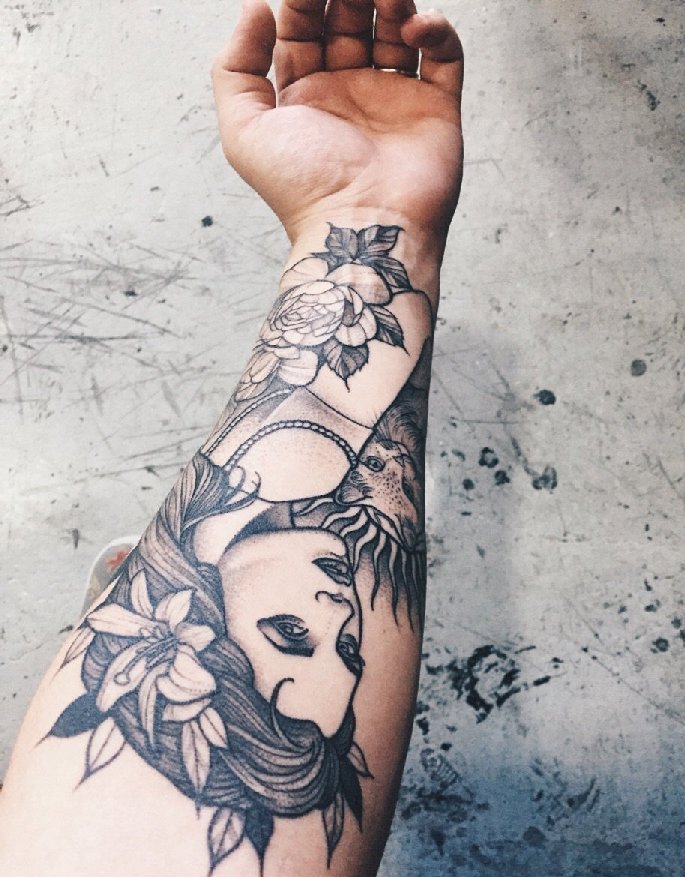 点击大图看下一张：手前臂上漂亮花朵和单色美丽女性纹身图片