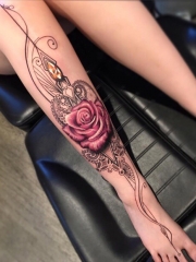 百花之王，腿部绚丽玫瑰创意纹身