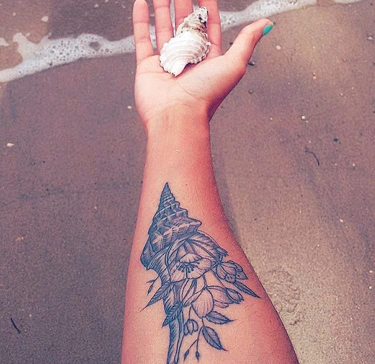 点击大图看下一张:16漂亮的黑色点刺纹身线条几何纹身图案