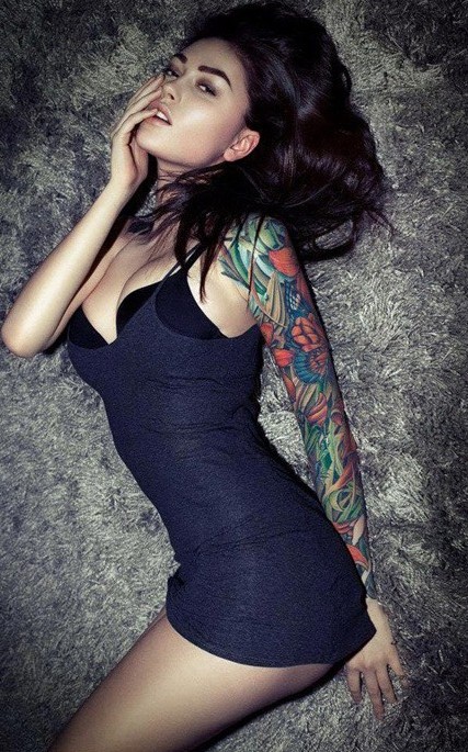 点击大图看下一张：性感美女完美覆盖花臂纹身