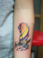海上小帆船创意手臂纹身