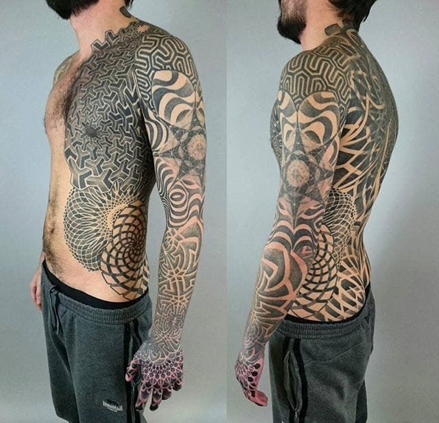 点击大图看下一张:彩色不可抗拒的点刺纹身几何花纹身图案