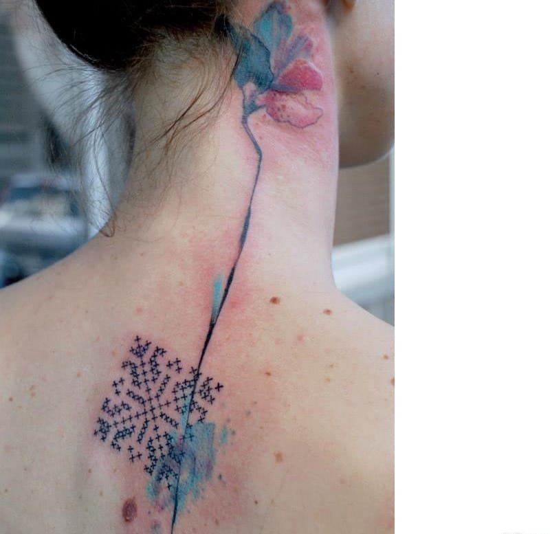 点击大图看下一张：女性精致彩绘纹身几何纹身和小清新植物纹身图案