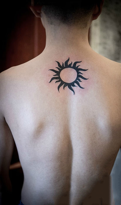 点击大图看下一张：后背太阳图腾纹身图案