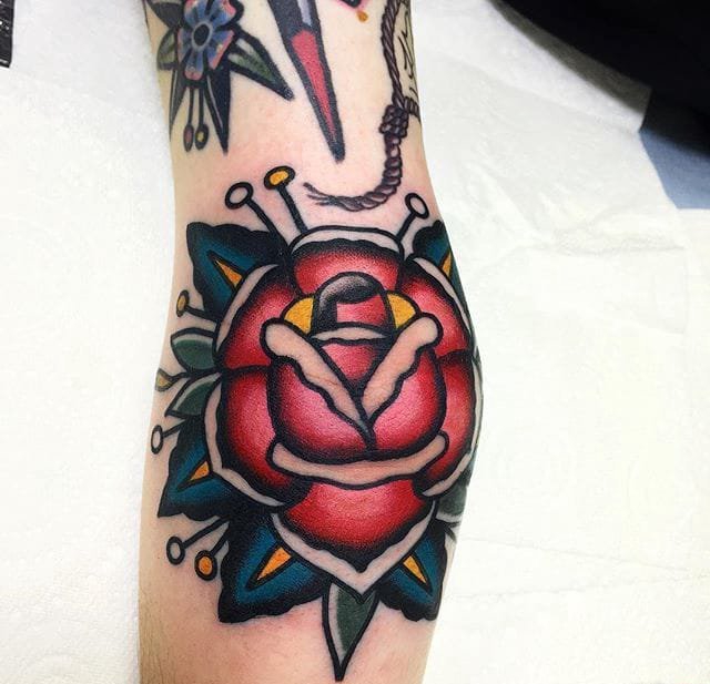 点击大图看下一张:彩色小清新植物纹身小花朵纹身图案