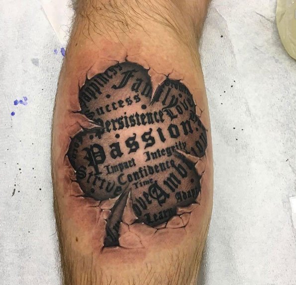 点击大图看下一张：年轻男女性应该都会喜欢这样清新的四叶草纹身图案