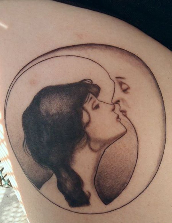点击大图看下一张：一组女性的弯月主题图案纹身图片