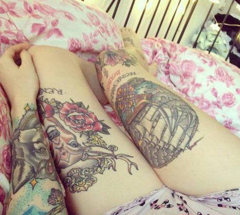 点击大图看下一张：美女腿部唯美好看的彩绘纹身图案