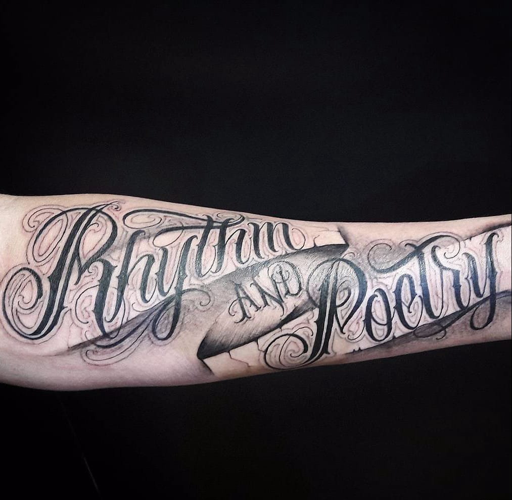 点击大图看下一张:15款黑色象征自由纹身花体英文字纹身手字母图案