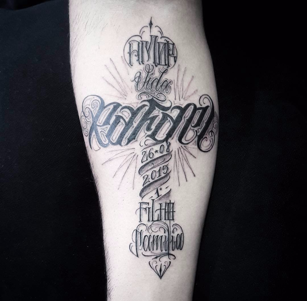 点击大图看下一张:15款黑色象征自由纹身花体英文字纹身手字母图案