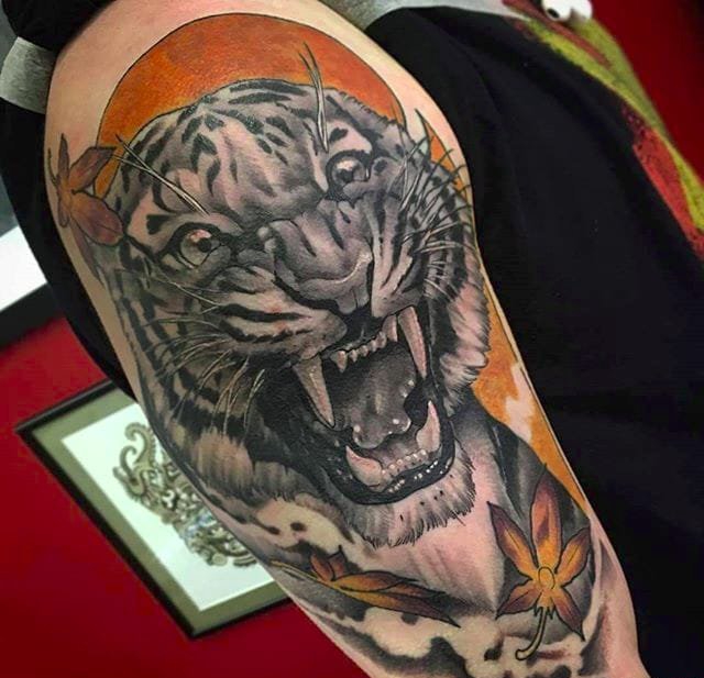 点击大图看下一张：彩色的凶猛的老虎头纹身动物图案纹身