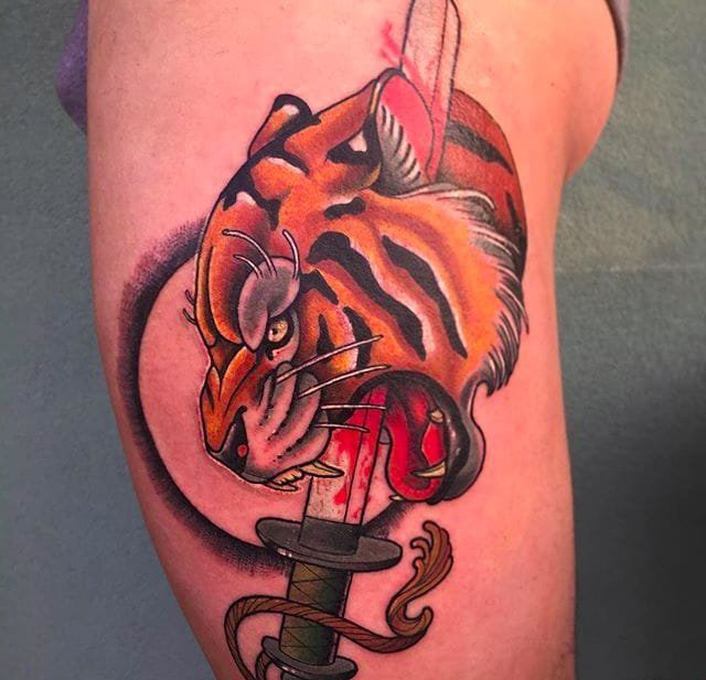点击大图看下一张:彩色的凶猛的老虎头纹身动物图案纹身
