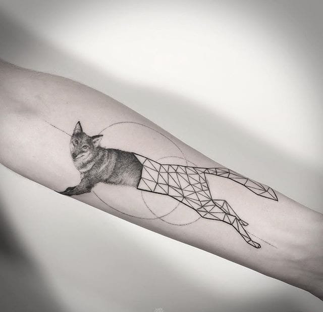 点击大图看下一张：黑色的几何纹身动物素描纹身点刺技巧纹身图案