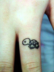 手指可爱的小乌龟纹身图案