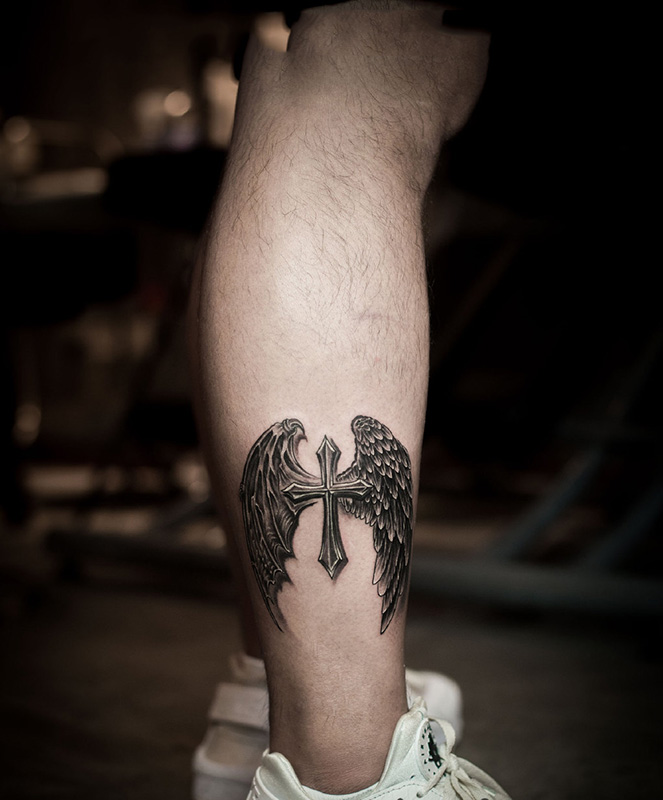 点击大图看下一张：小腿十字架翅膀个性纹身图案