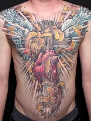 十字架翅膀匕首彩绘胸部纹身图案