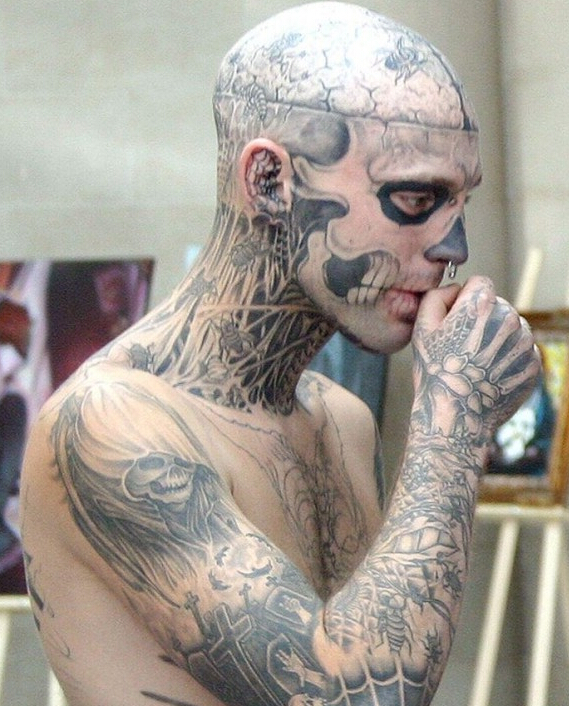 点击大图看下一张：男士满身头部恐怖骷髅纹身图案