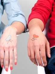 情侣手背创意婴儿车纹身图案