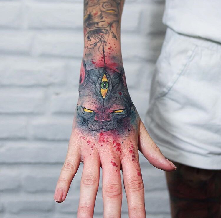 点击大图看下一张：手臂水彩个性纹身