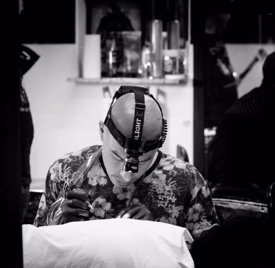 点击大图看下一张:14款黑色简易纹身素描抽象线条纹身点刺技巧图案