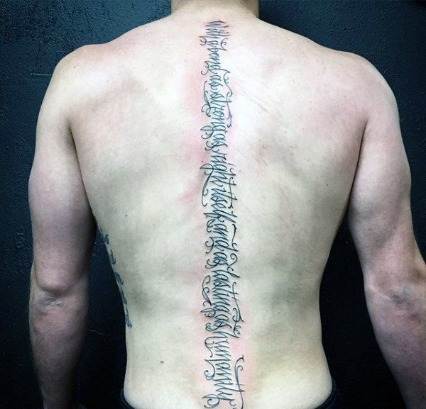 点击大图看下一张：20款男性背部脊椎骨上的纹身图案欣赏