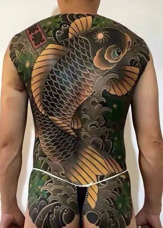 点击大图看下一张：满背日式纳福招财鲤鱼彩绘纹身图案