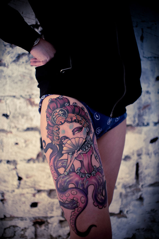 点击大图看下一张：大腿彩绘章鱼女郎纹身图案