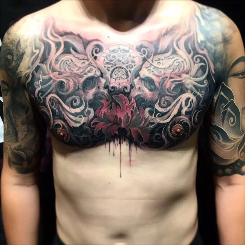 点击大图看下一张：胸部骷髅与莲花创意纹身图案