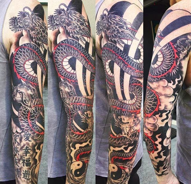 点击大图看下一张：多款漂亮帅气的花臂纹身图片