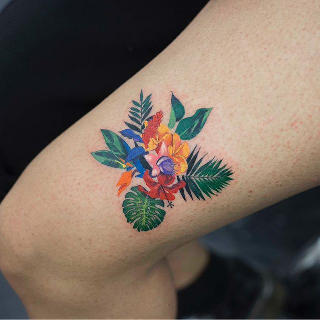 点击大图看下一张：大腿可爱的植物花蕊彩绘纹身图案