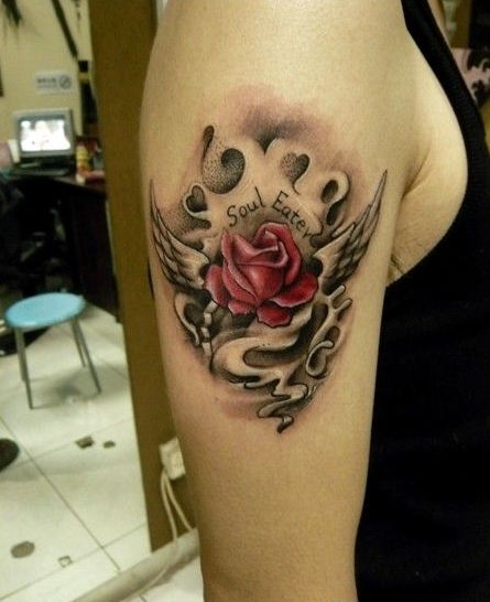 点击大图看下一张：手臂上漂亮的玫瑰花翅膀刺青图案