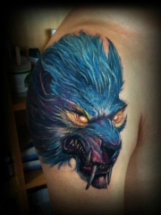 手臂上超酷凶恶的狼头纹身图案