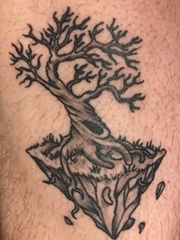 腿部黑灰树纹身图案